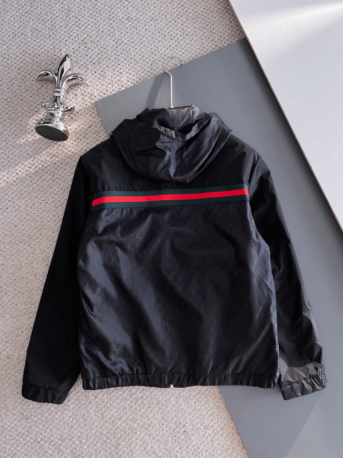 Hoodies & Sweatshirts