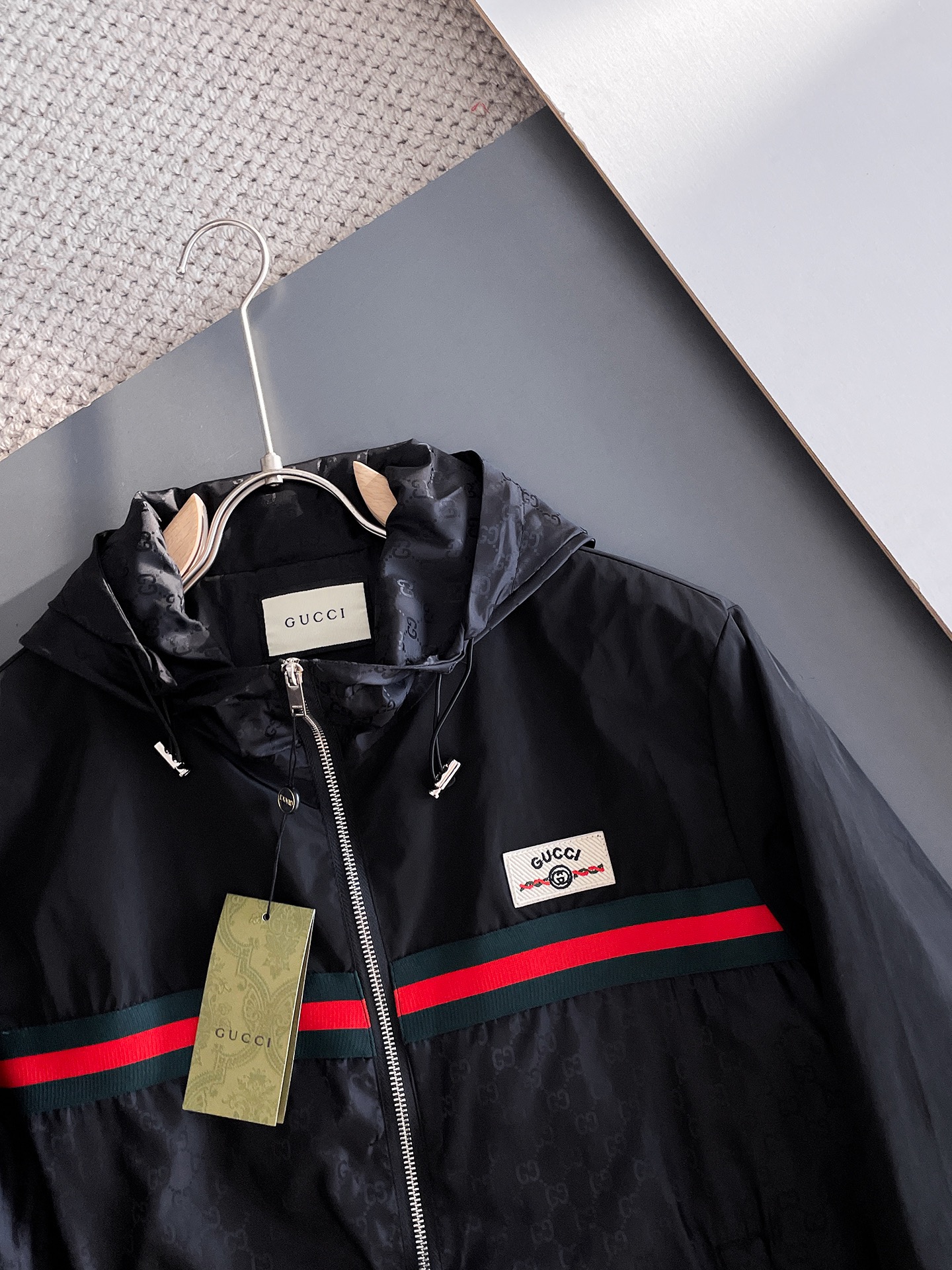 Hoodies & Sweatshirts