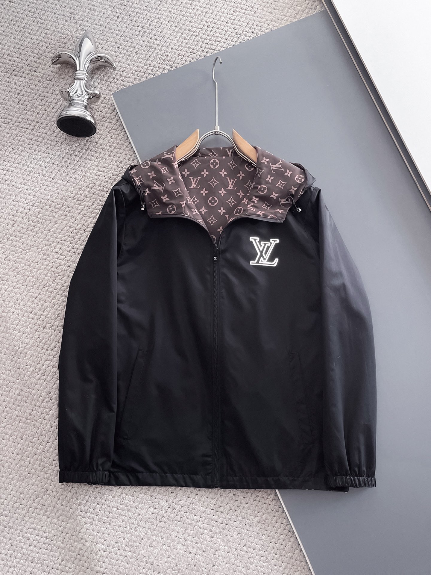 Hoodies & Sweatshirts