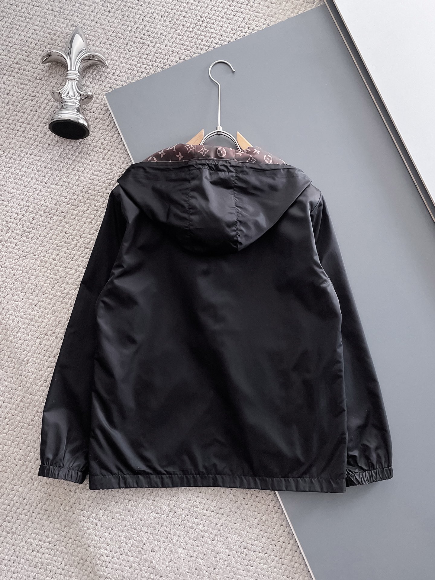 Hoodies & Sweatshirts