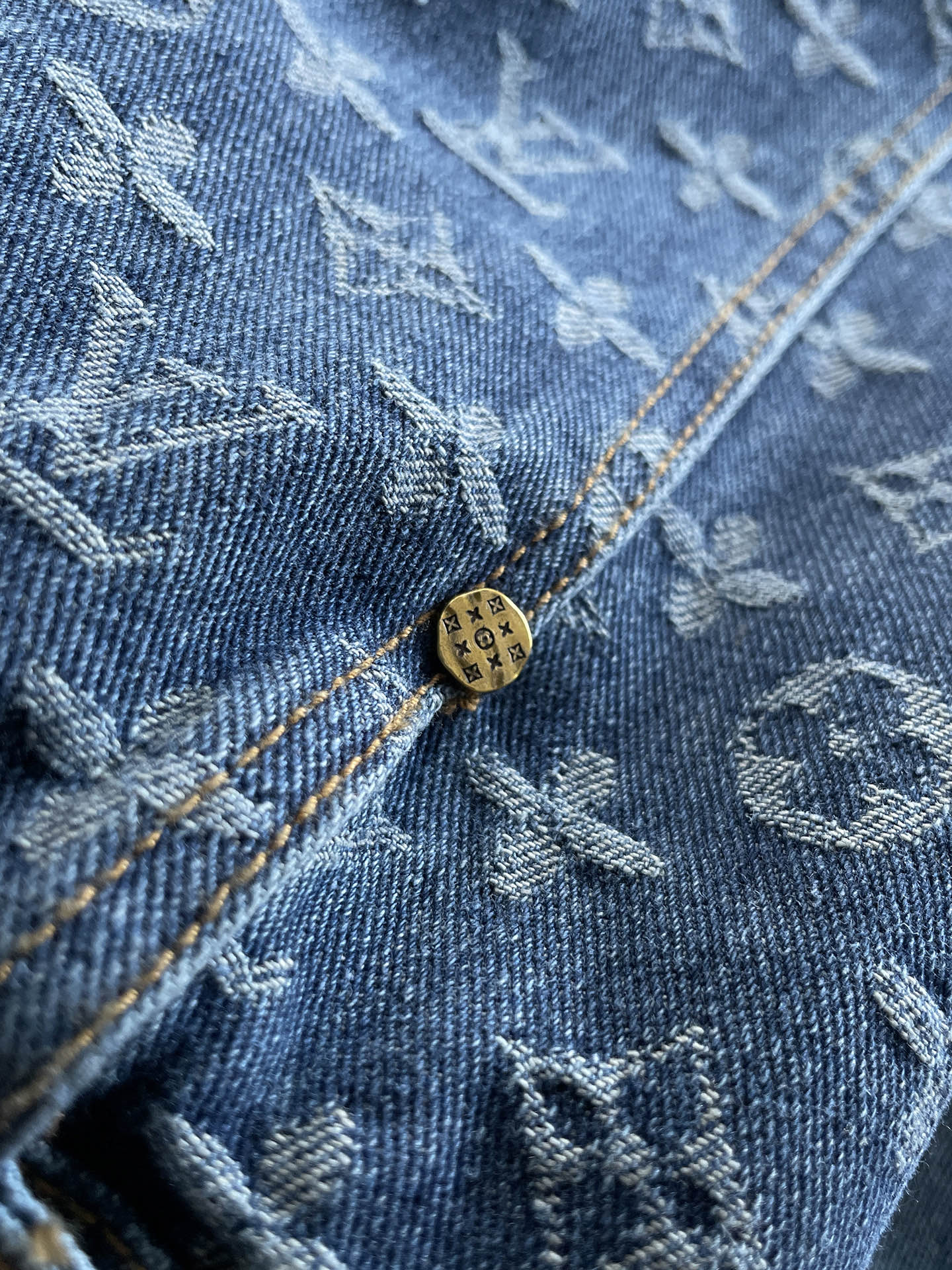 Hoodies & Sweatshirts