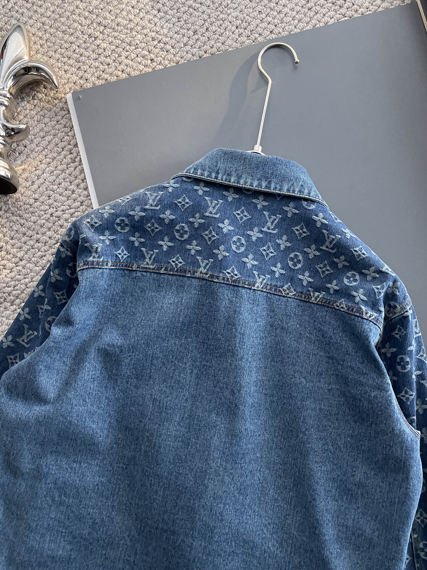 Hoodies & Sweatshirts