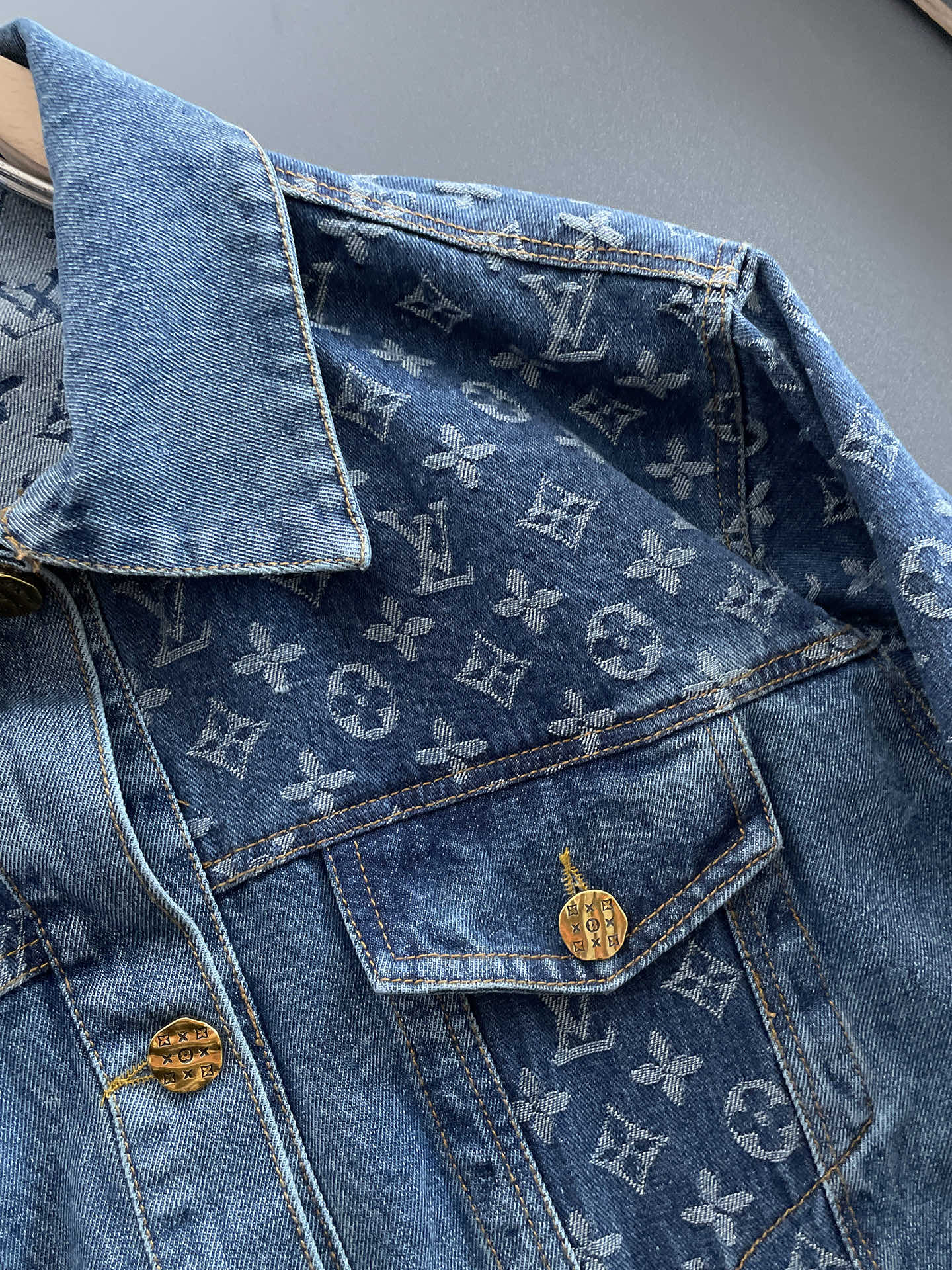 Hoodies & Sweatshirts