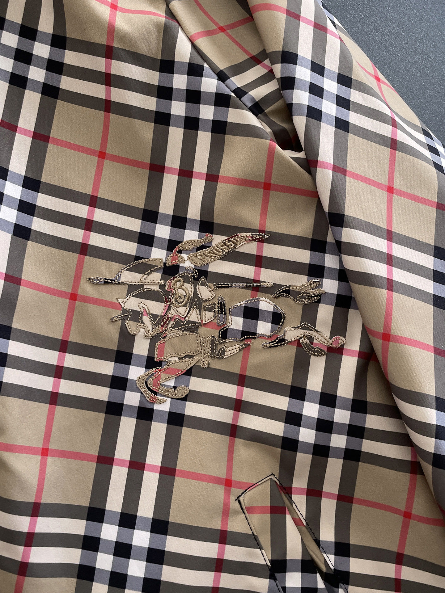 Hoodies & Sweatshirts