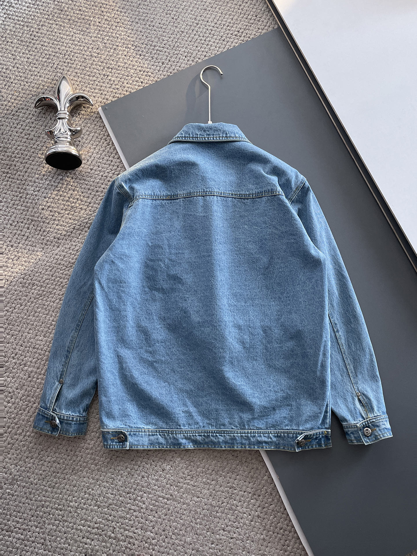 Hoodies & Sweatshirts