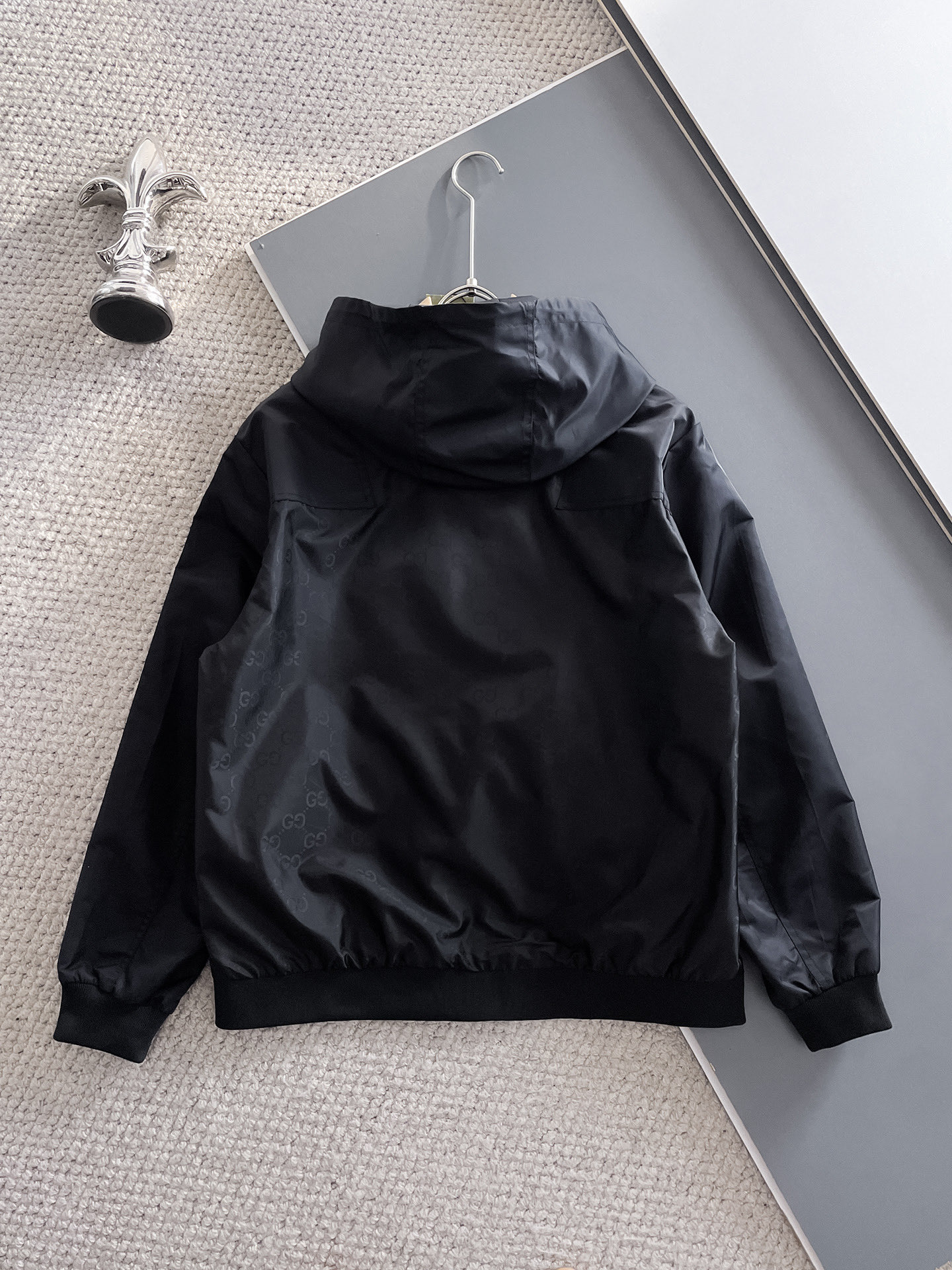 Hoodies & Sweatshirts