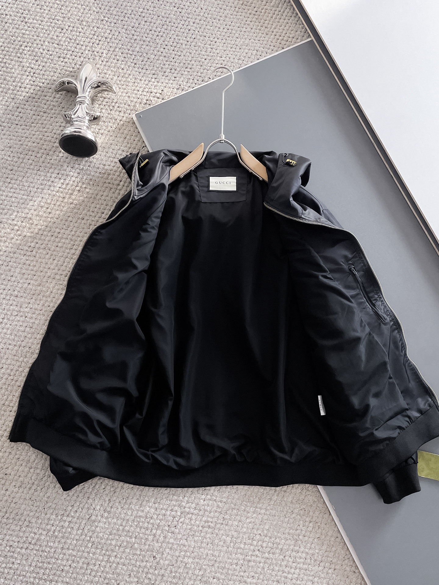 Hoodies & Sweatshirts