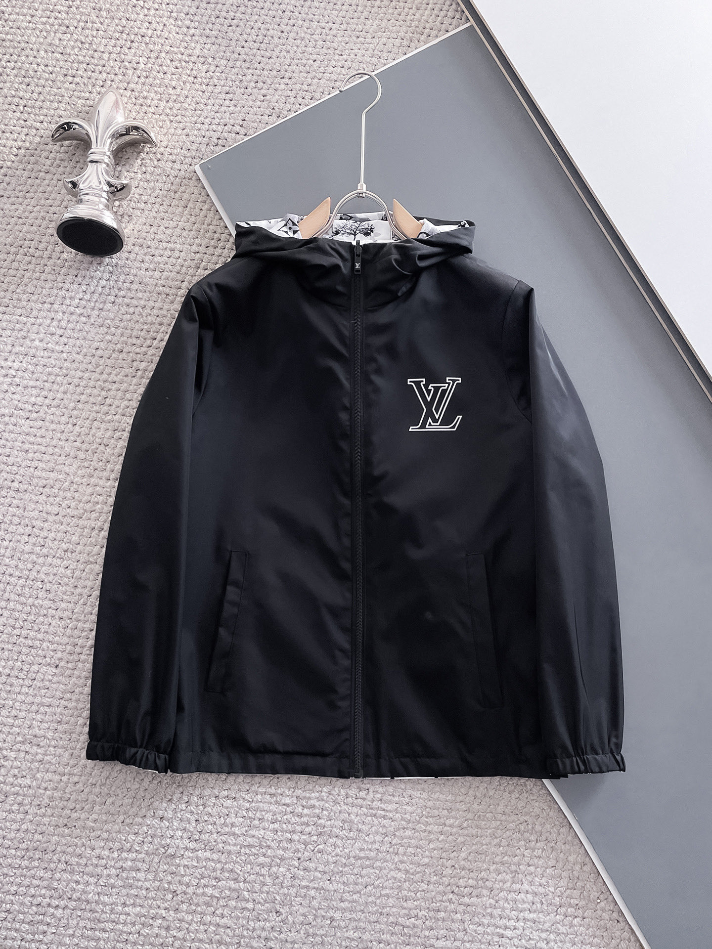 Hoodies & Sweatshirts