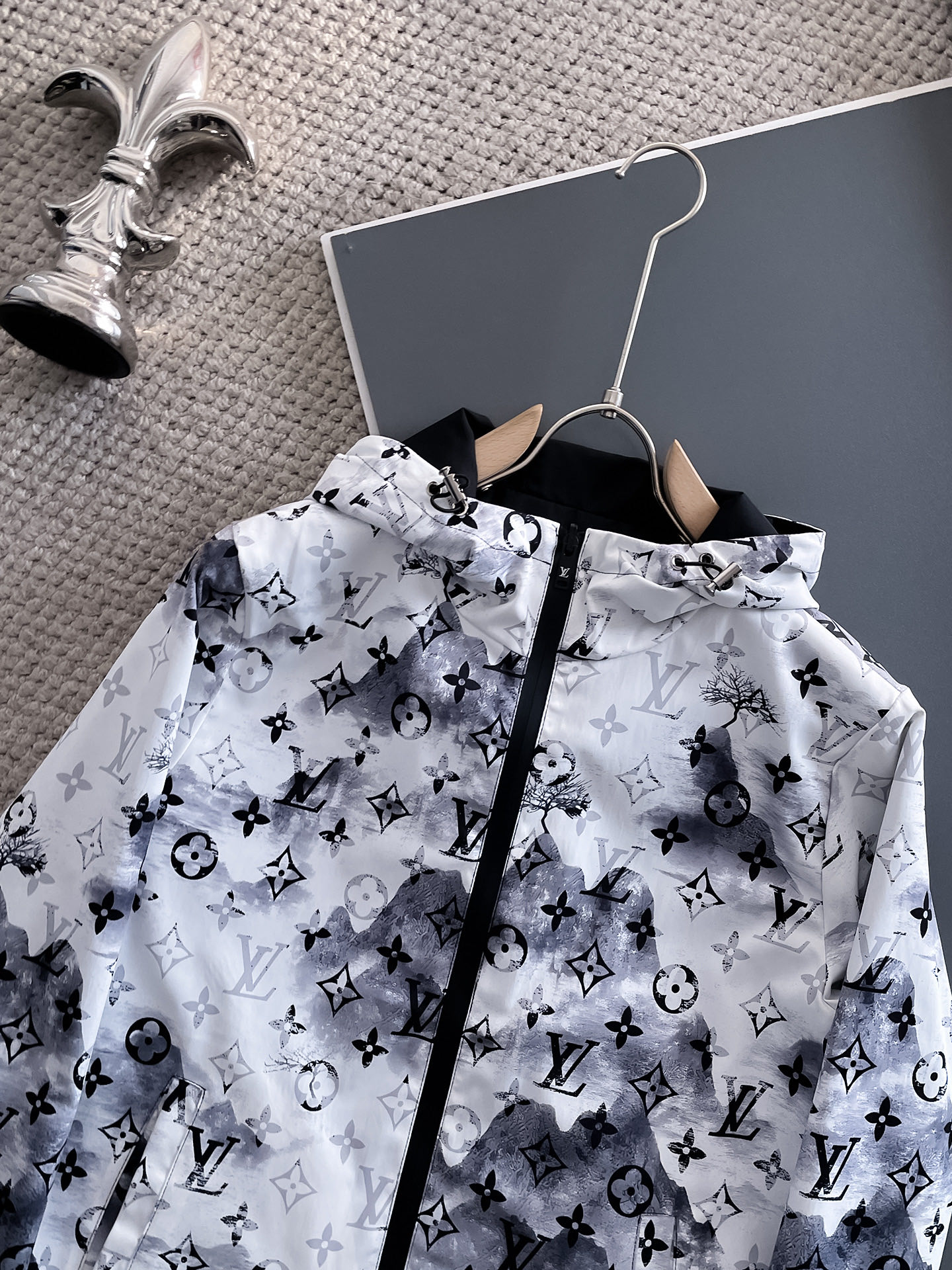 Hoodies & Sweatshirts