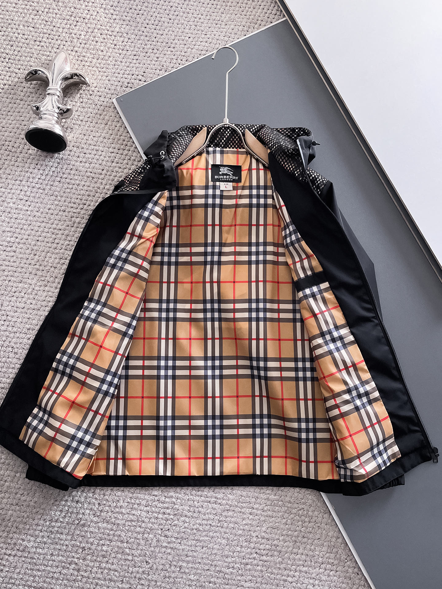 Hoodies & Sweatshirts