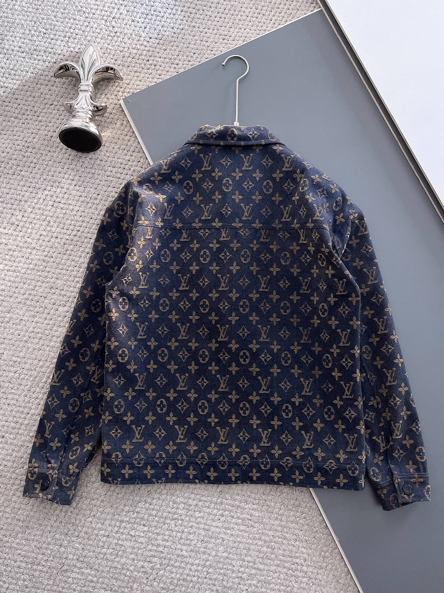 Hoodies & Sweatshirts