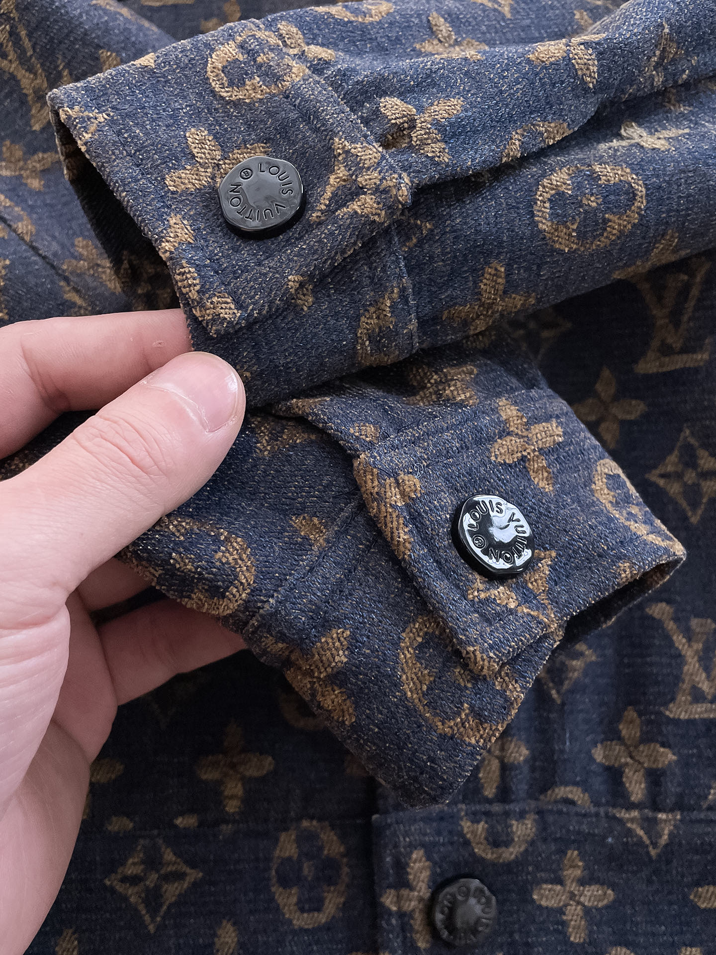 Hoodies & Sweatshirts