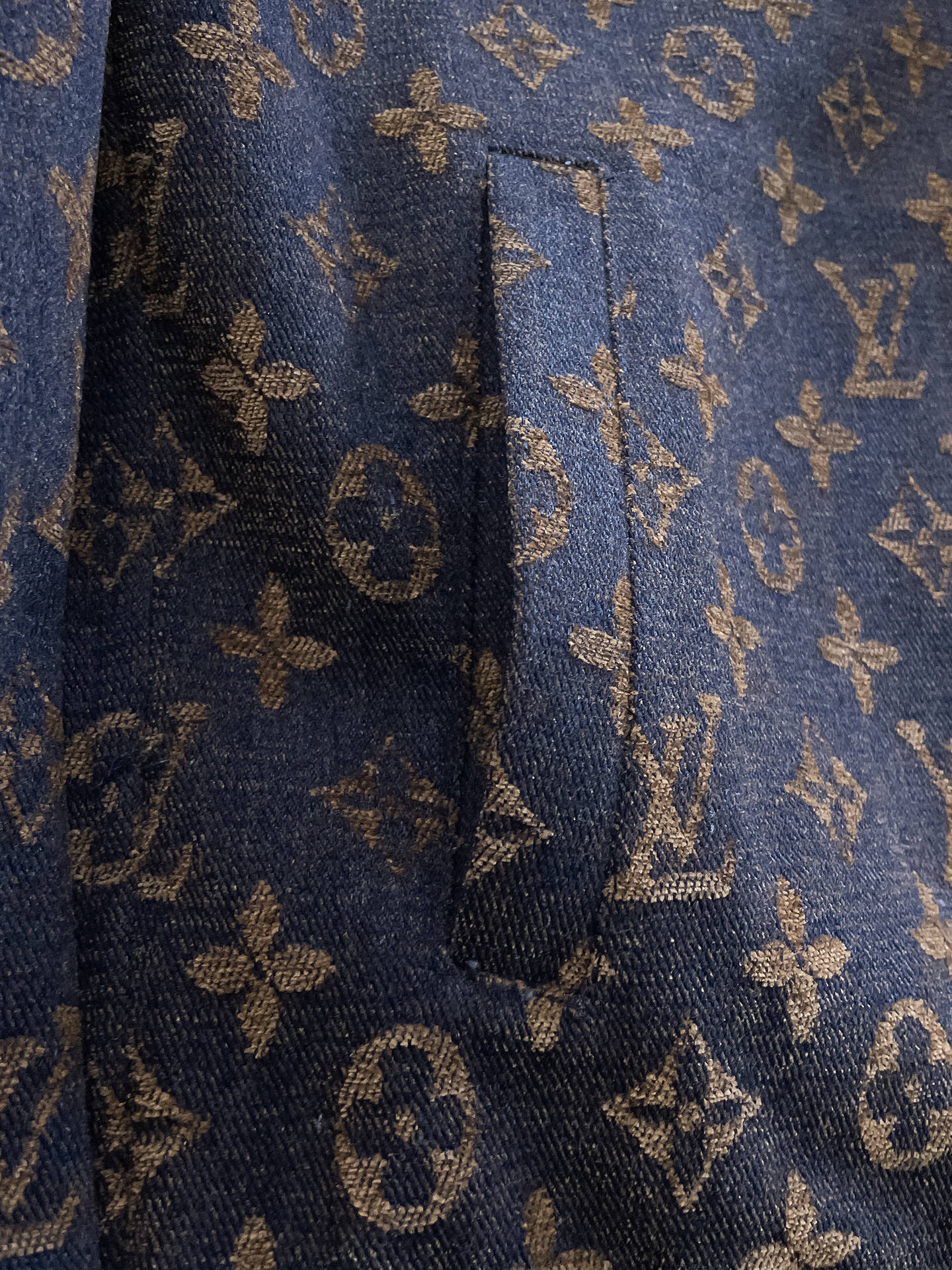 Hoodies & Sweatshirts