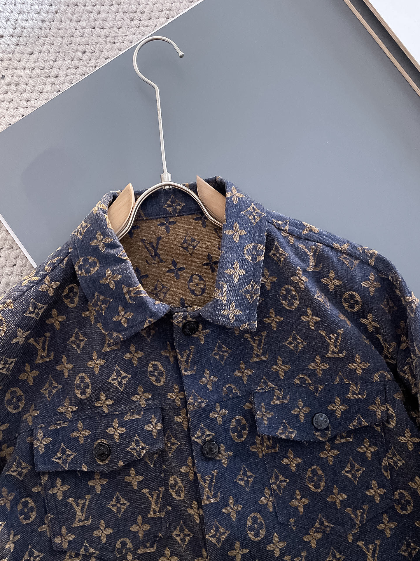 Hoodies & Sweatshirts