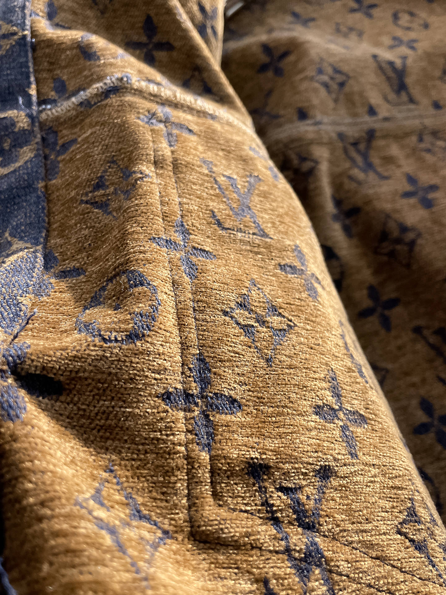 Hoodies & Sweatshirts