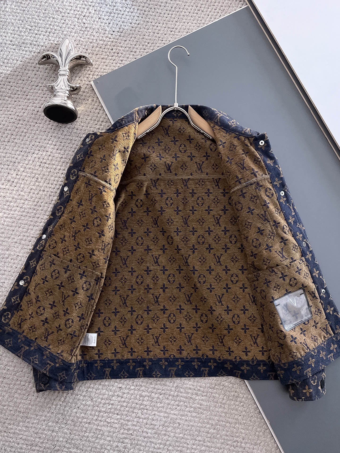 Hoodies & Sweatshirts