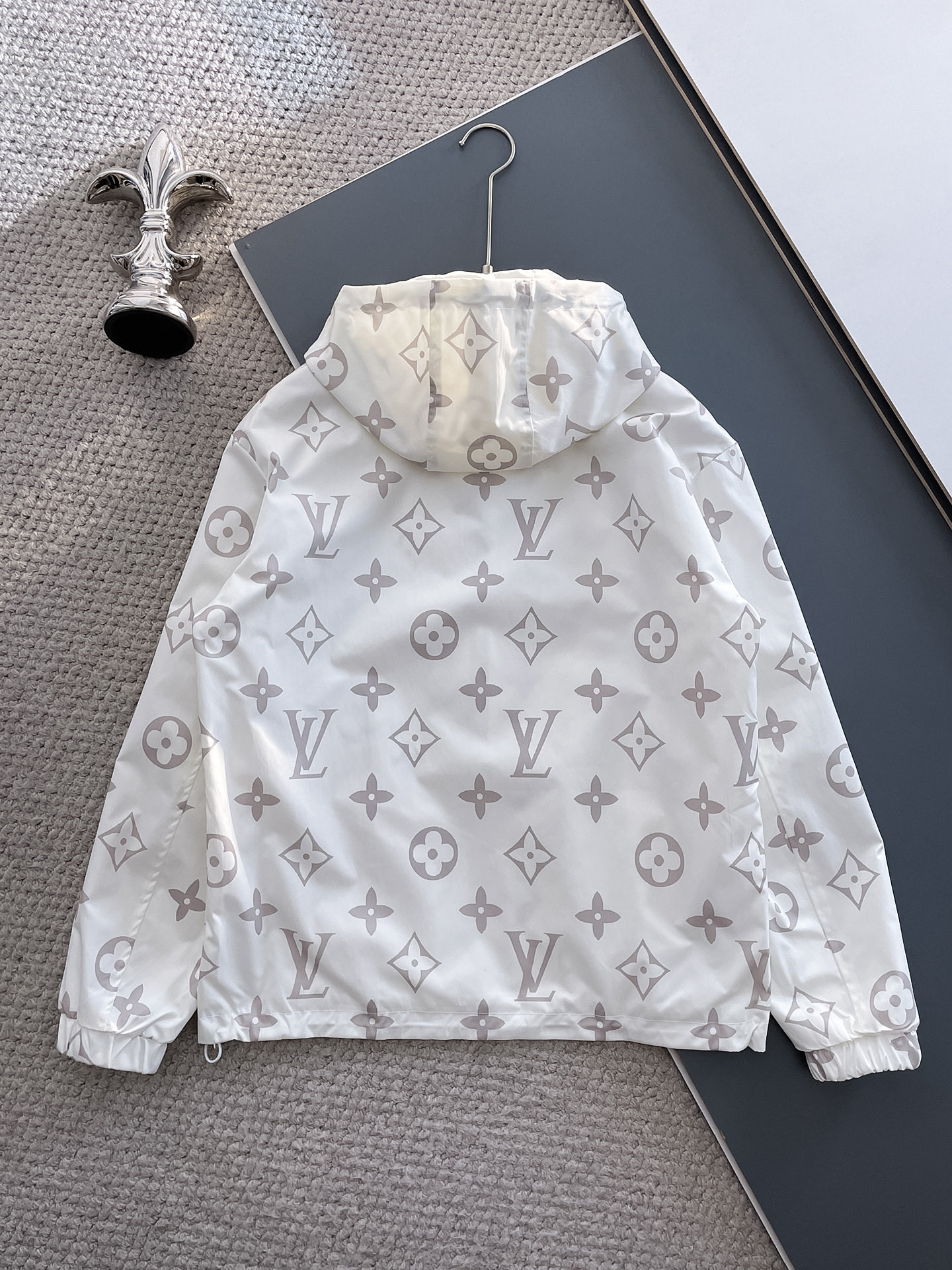 Hoodies & Sweatshirts