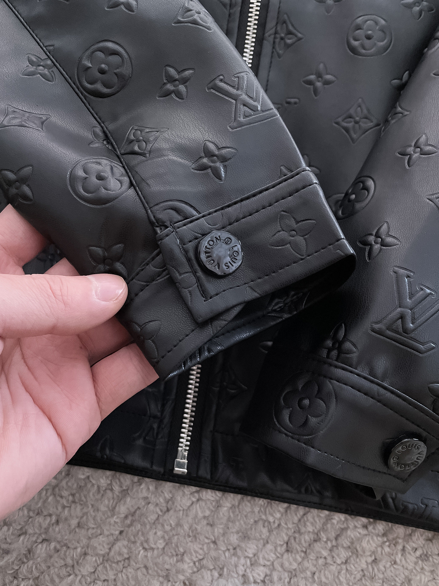 Hoodies & Sweatshirts