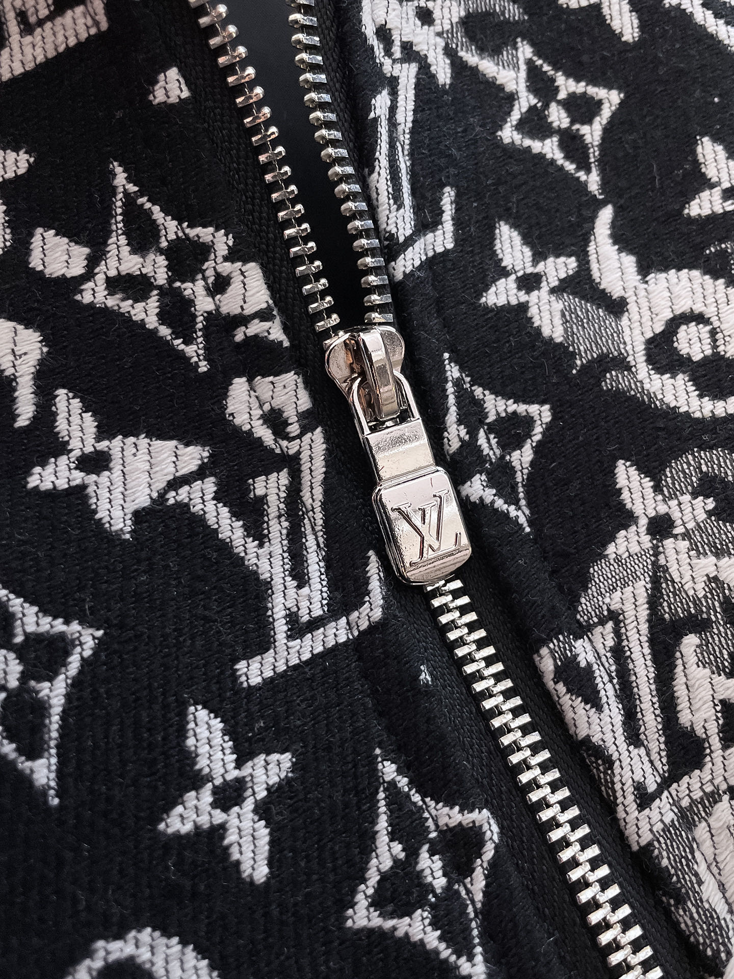 Hoodies & Sweatshirts