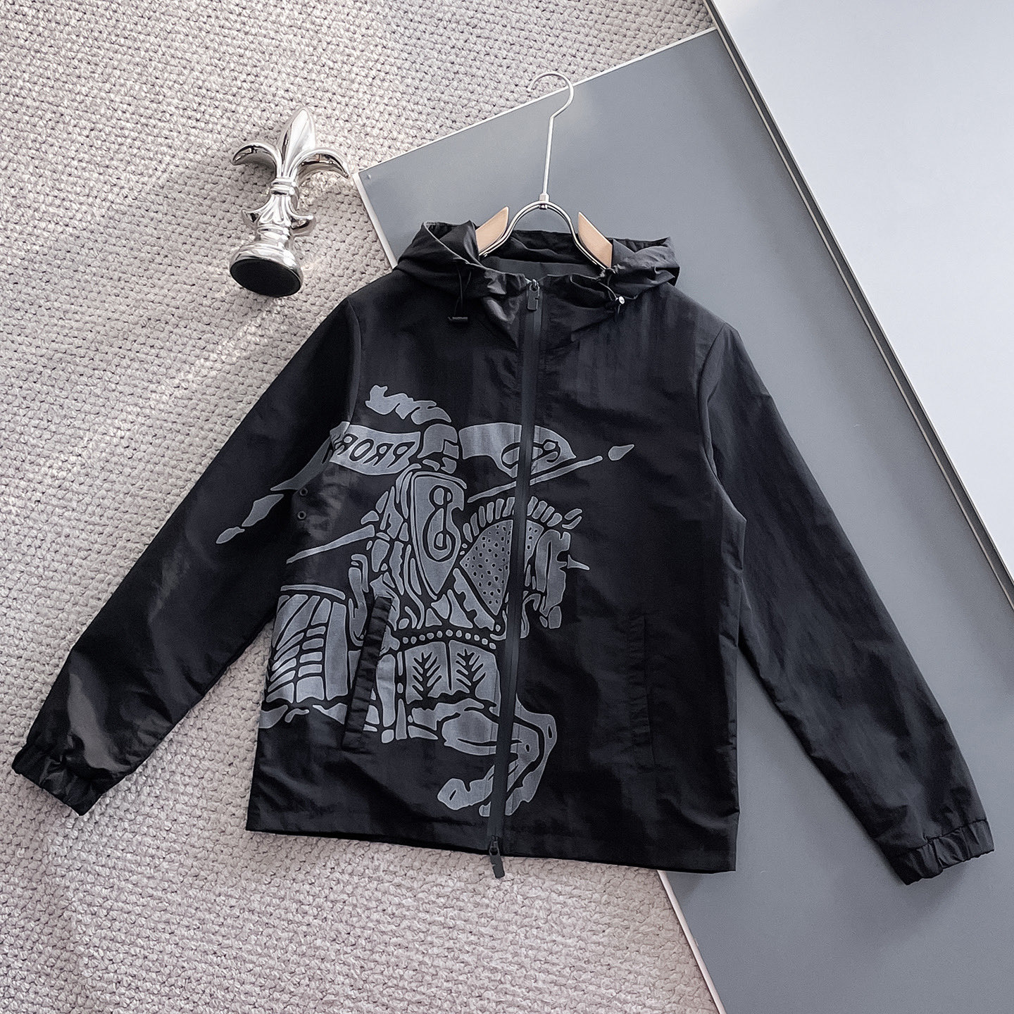 Hoodies & Sweatshirts