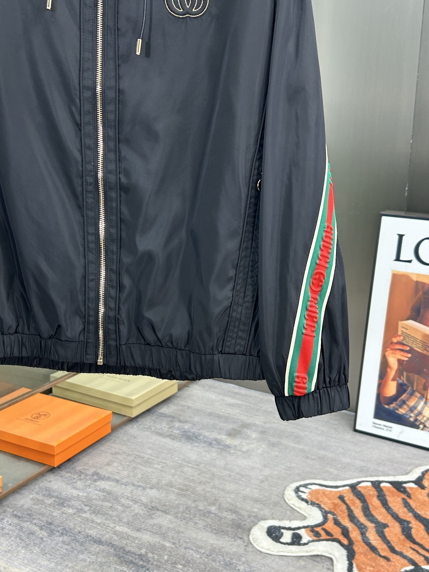 Hoodies & Sweatshirts