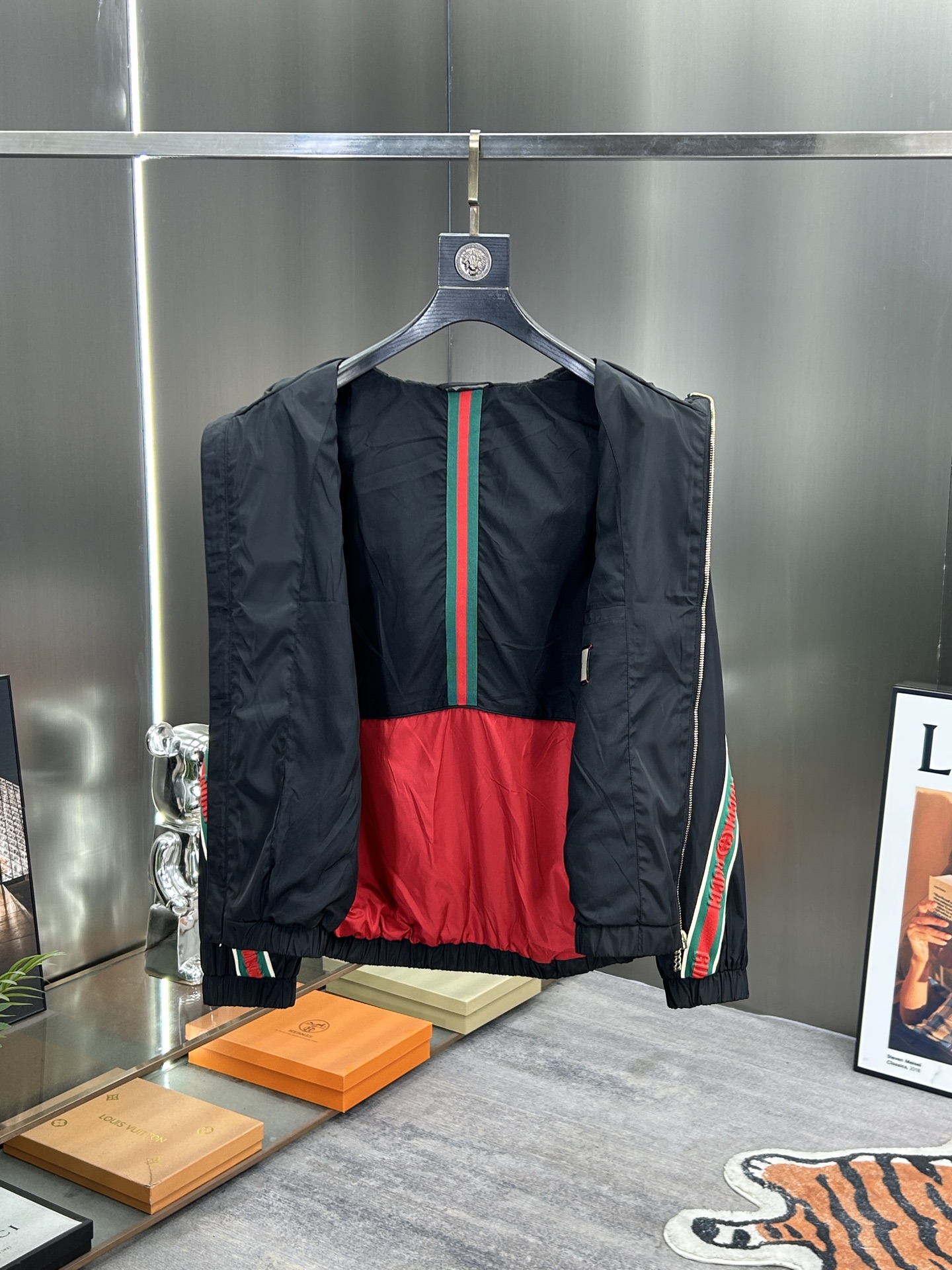 Hoodies & Sweatshirts