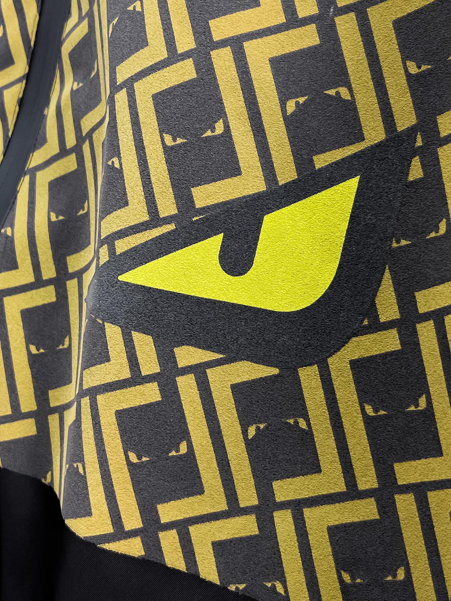 Hoodies & Sweatshirts