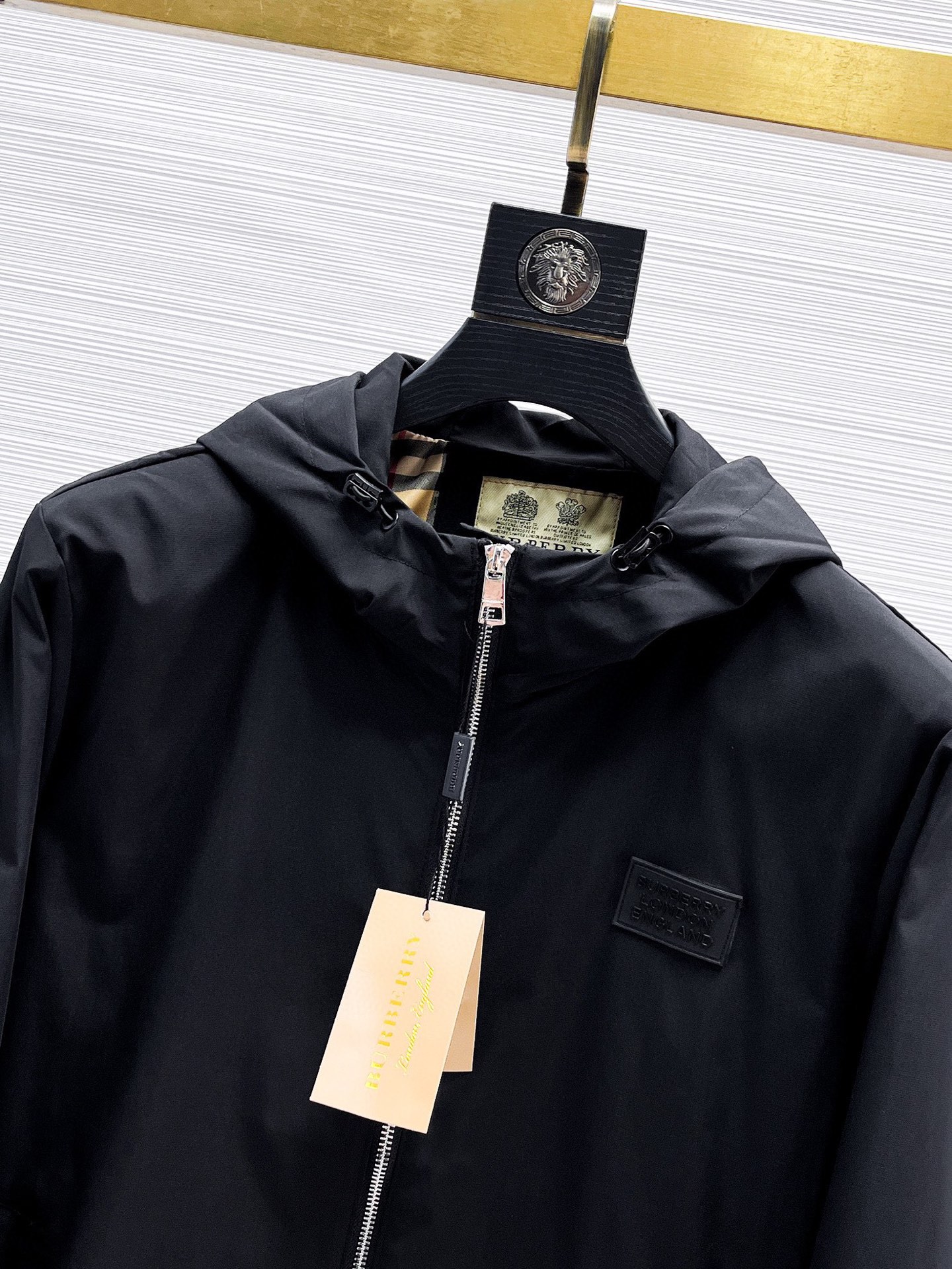 Hoodies & Sweatshirts