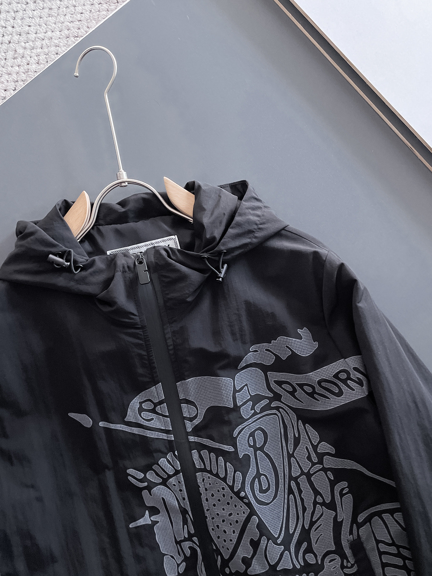 Hoodies & Sweatshirts