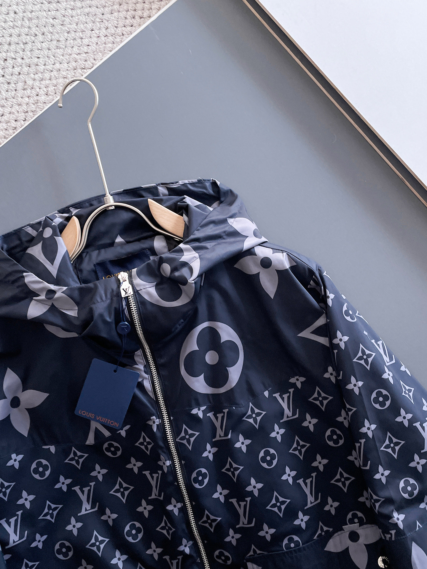 Hoodies & Sweatshirts