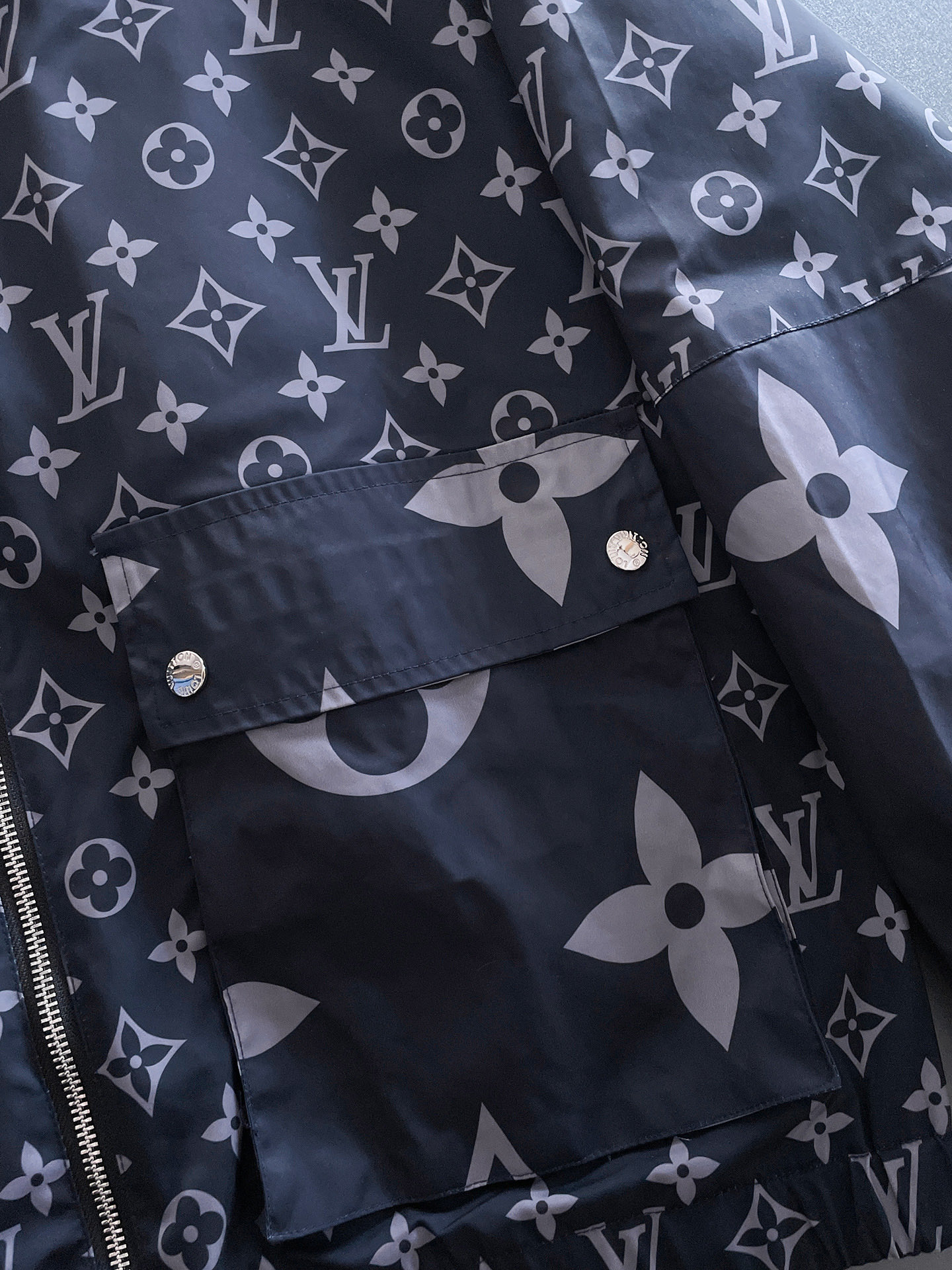 Hoodies & Sweatshirts