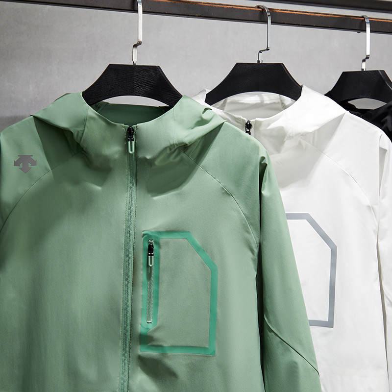 Hoodies & Sweatshirts