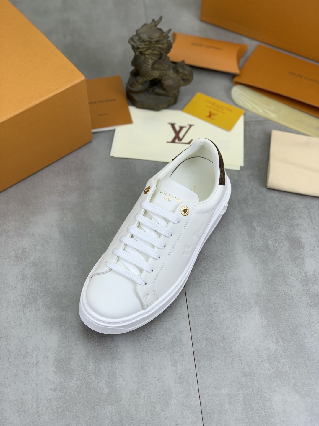 LVShoes