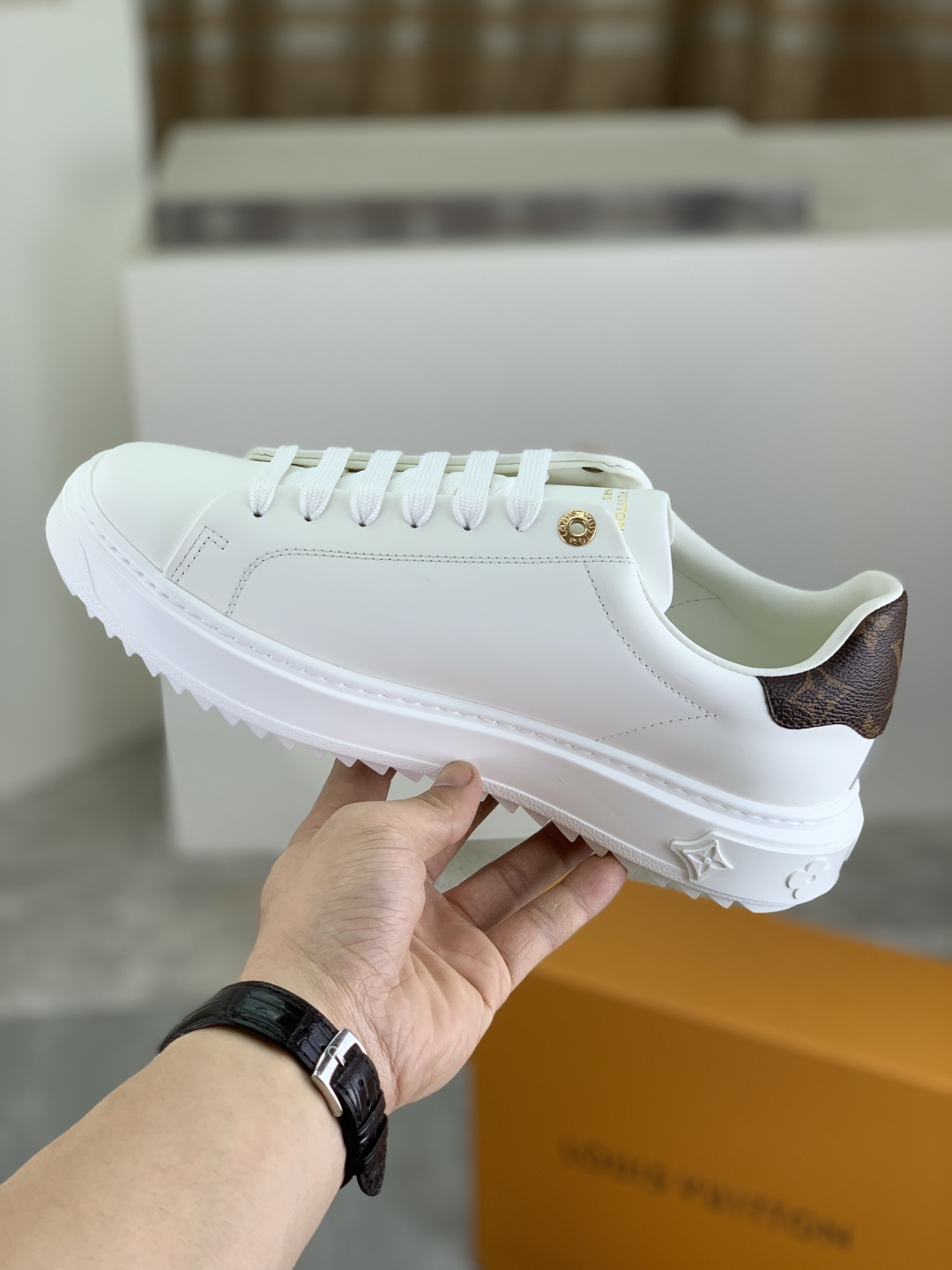 LVShoes