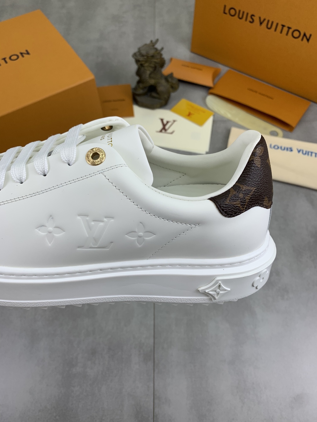 LVShoes