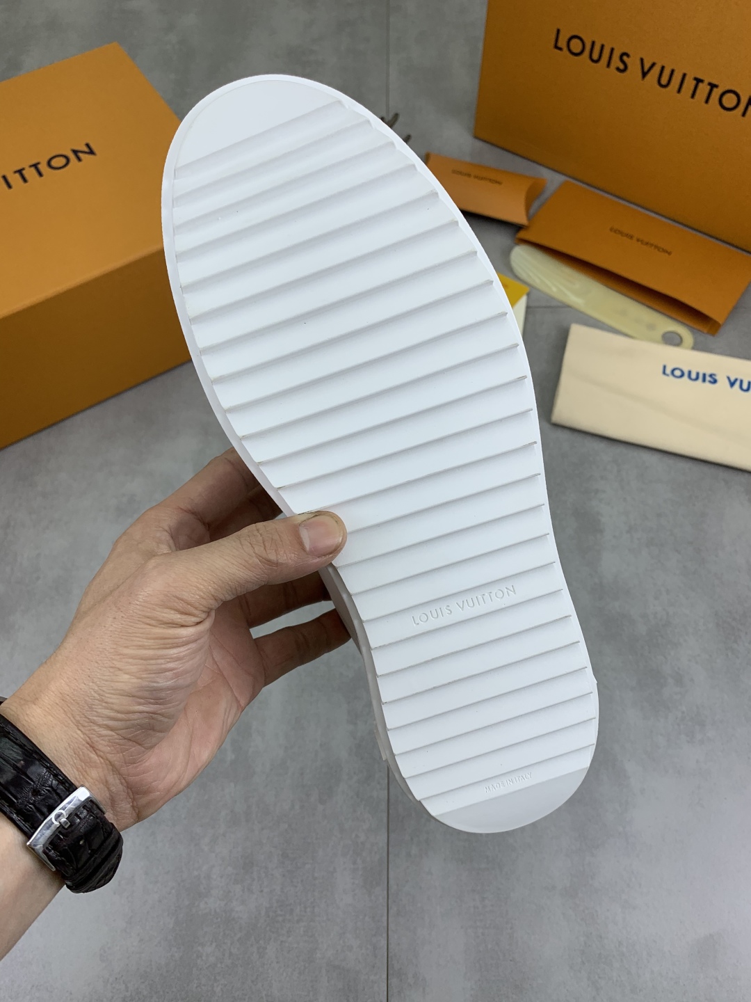 LVShoes