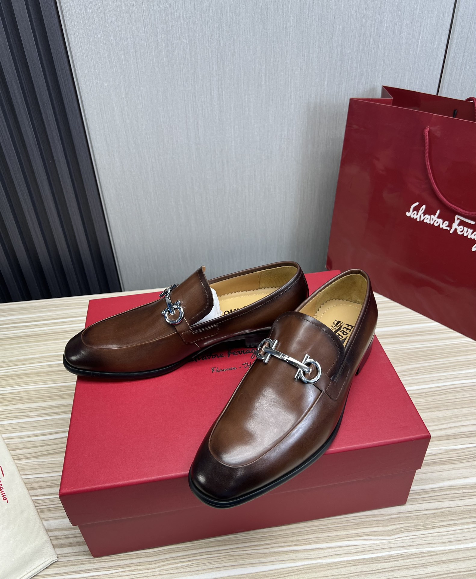 FerragamoSHOES