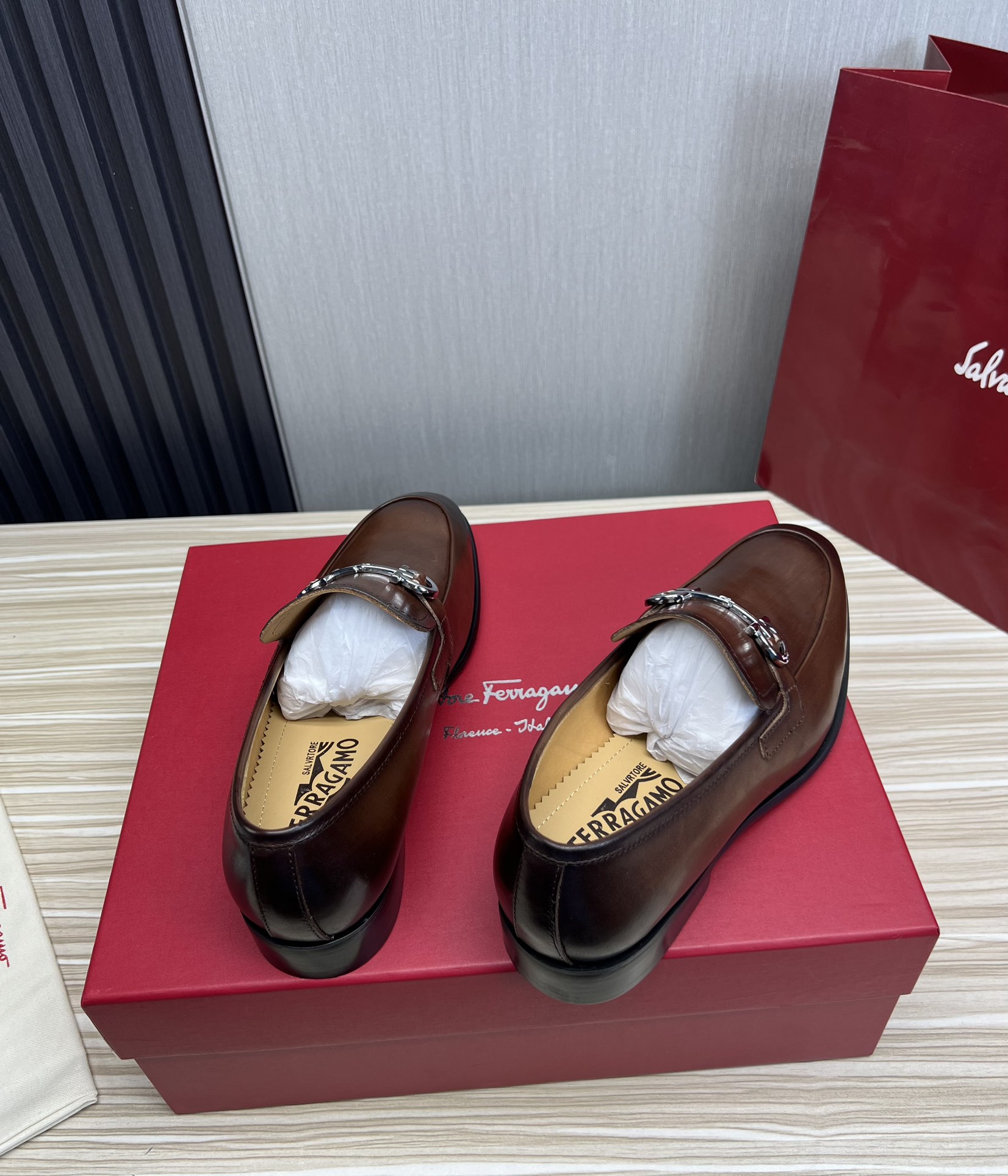FerragamoSHOES