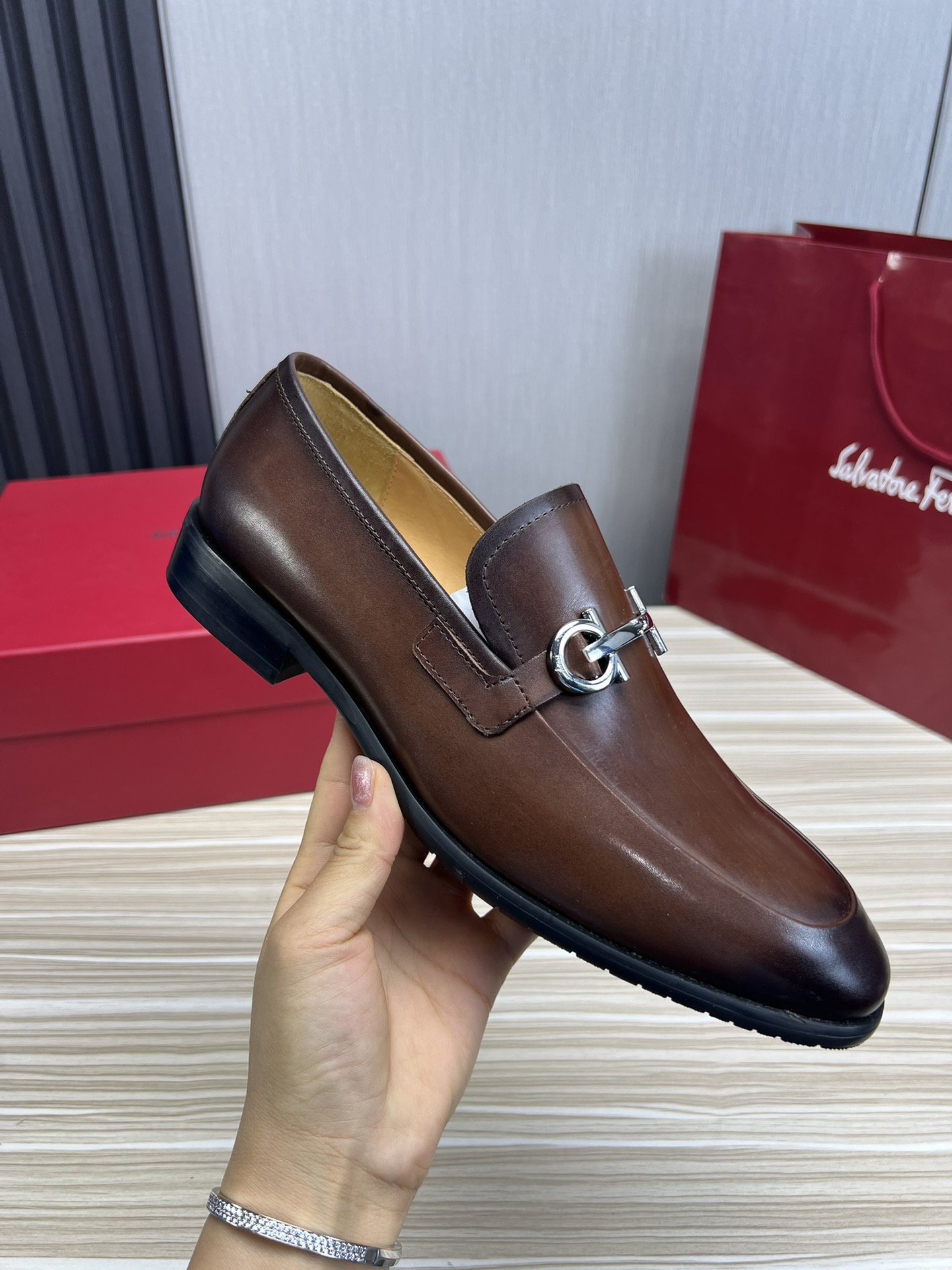 FerragamoSHOES