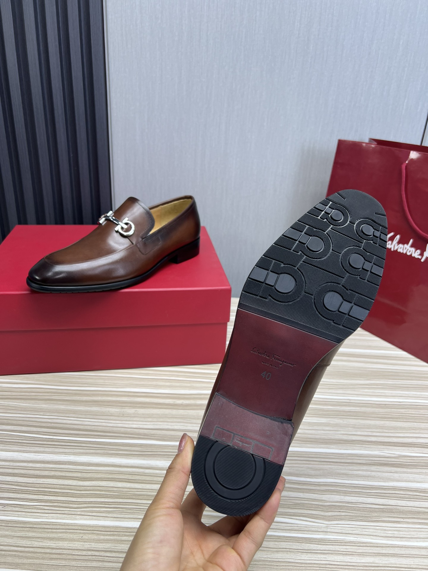 FerragamoSHOES