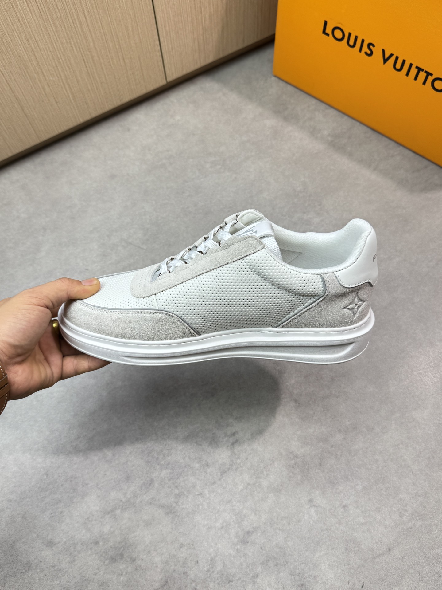 LVShoes