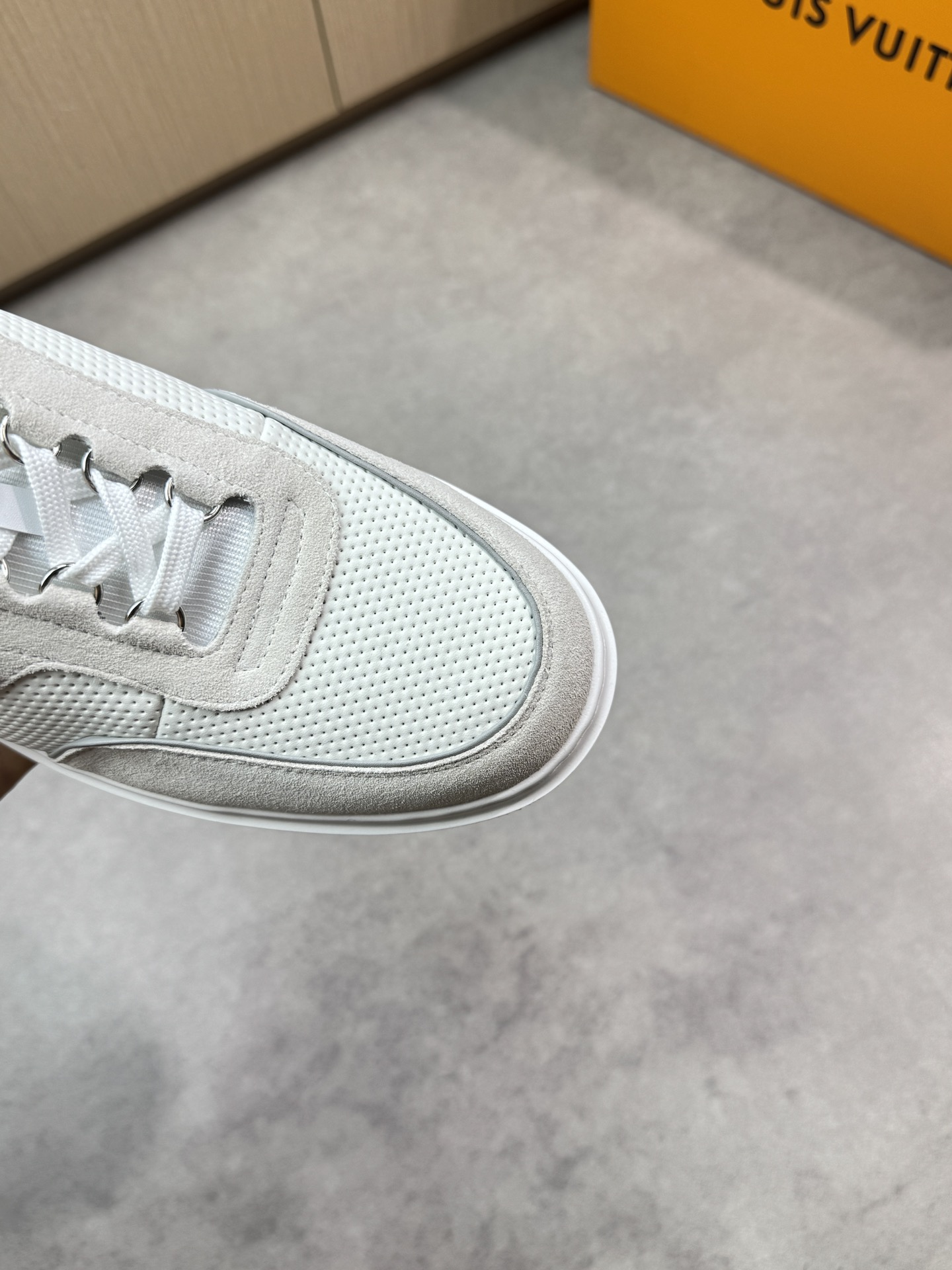 LVShoes