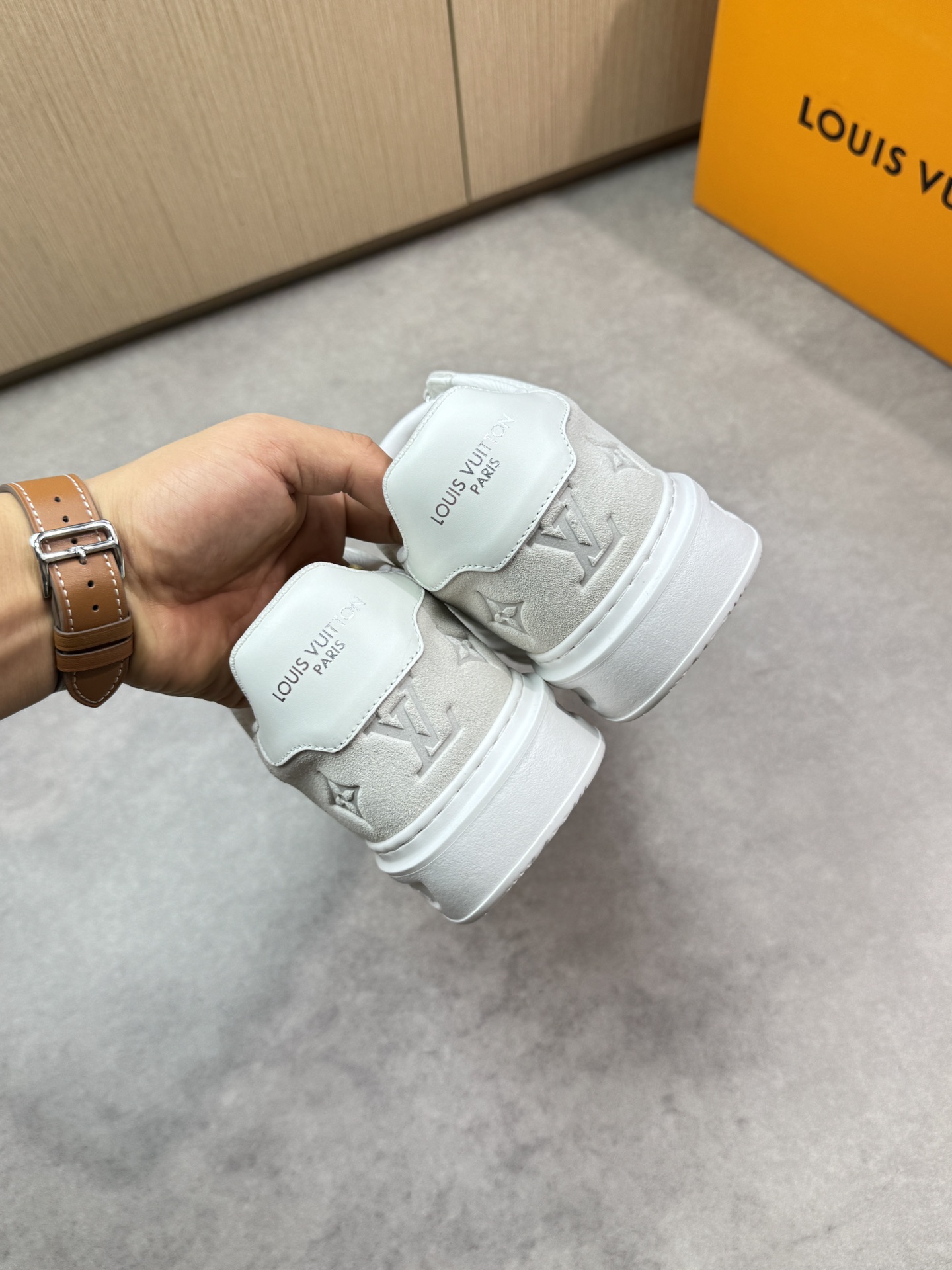 LVShoes
