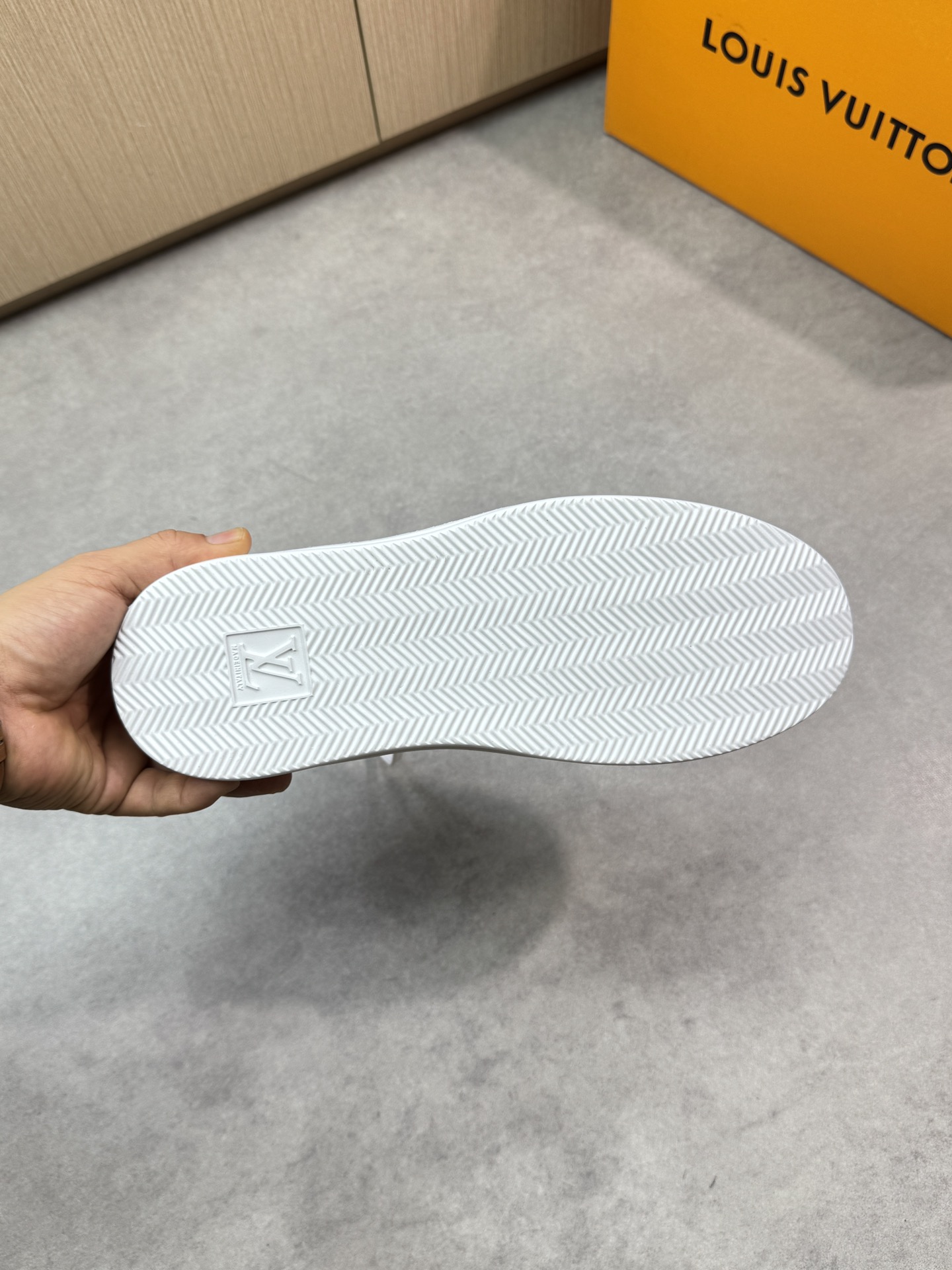 LVShoes
