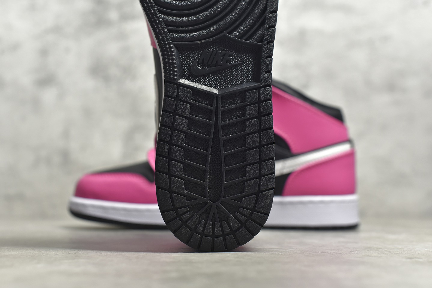 AirJordan1MidSHOES