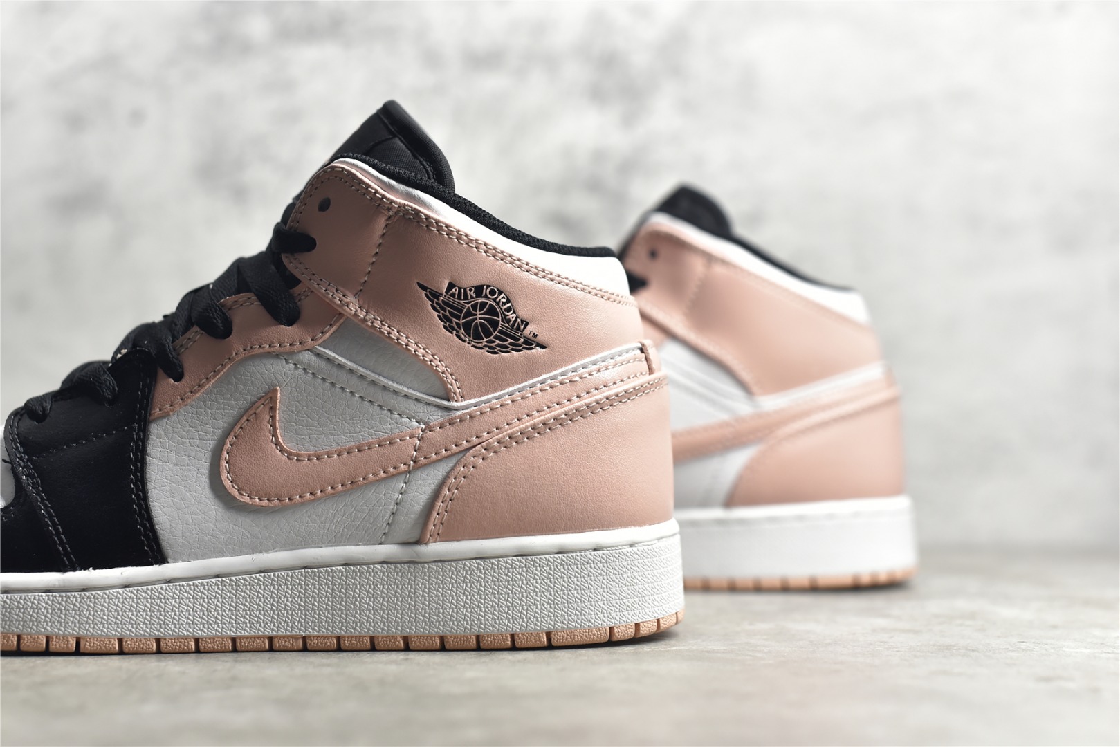 AirJordan1MidSHOES