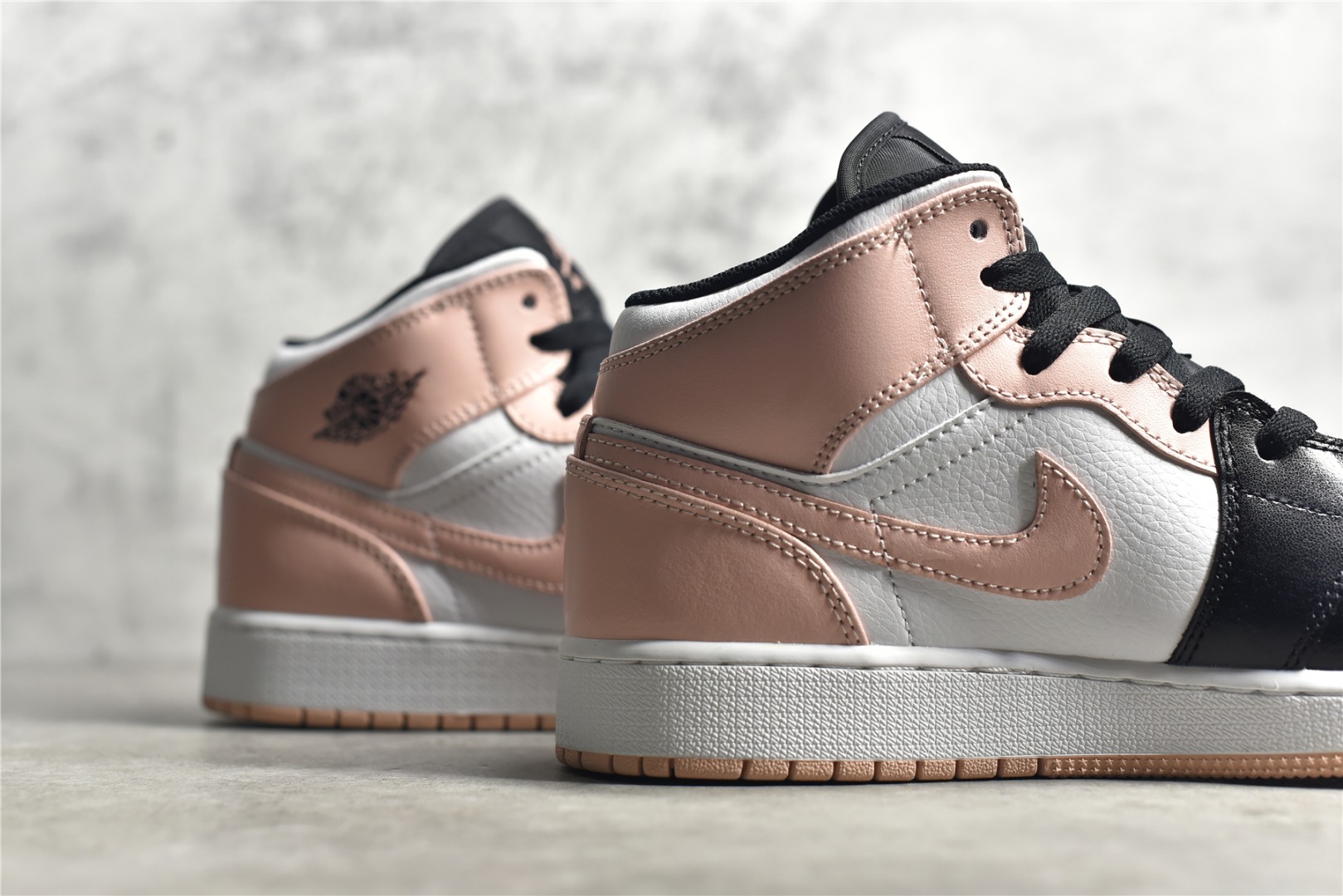 AirJordan1MidSHOES