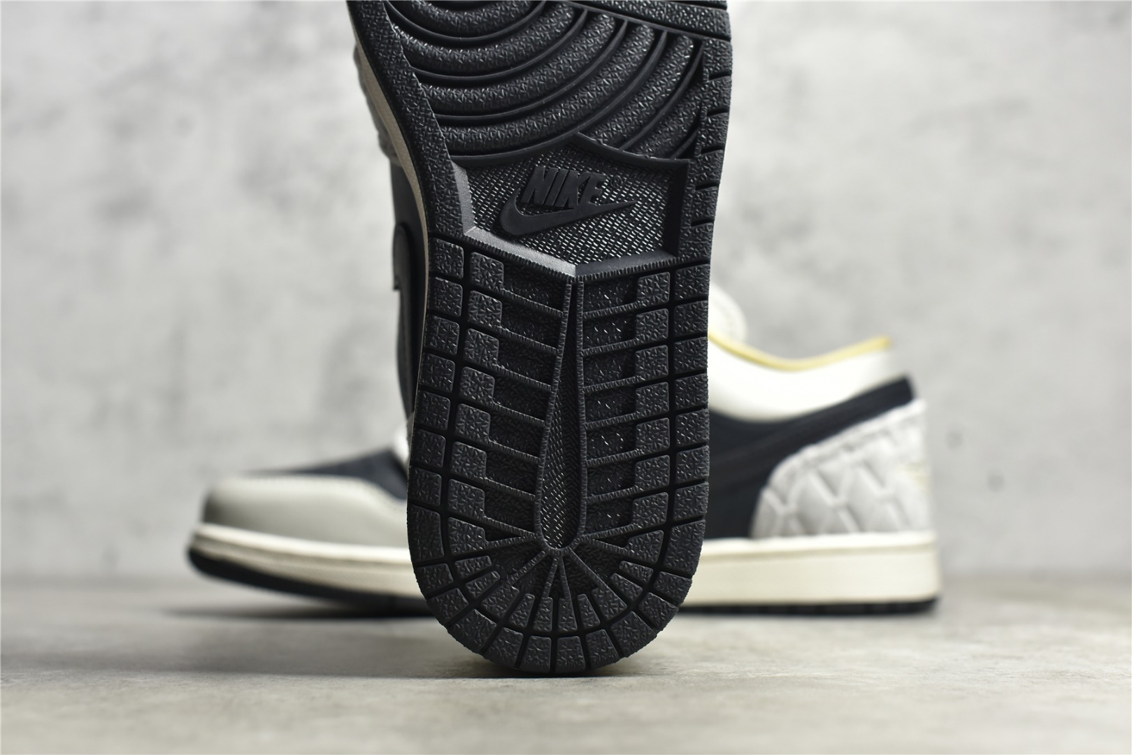 AirJordan1LowSHOES