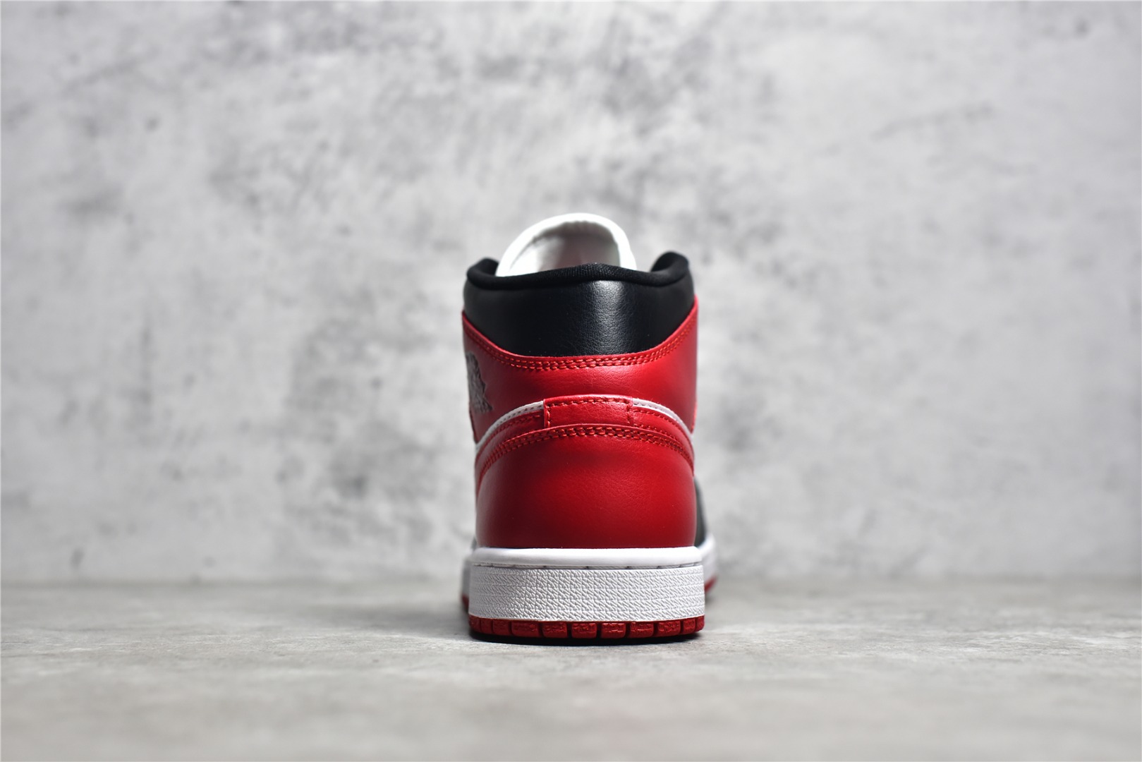 AirJordan1MidSHOES
