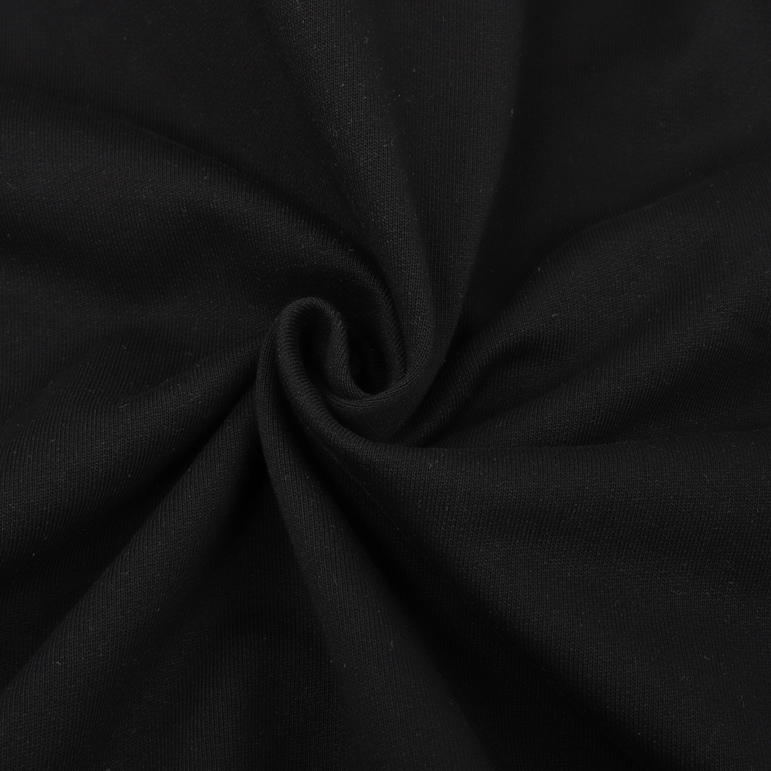 Hoodies & Sweatshirts